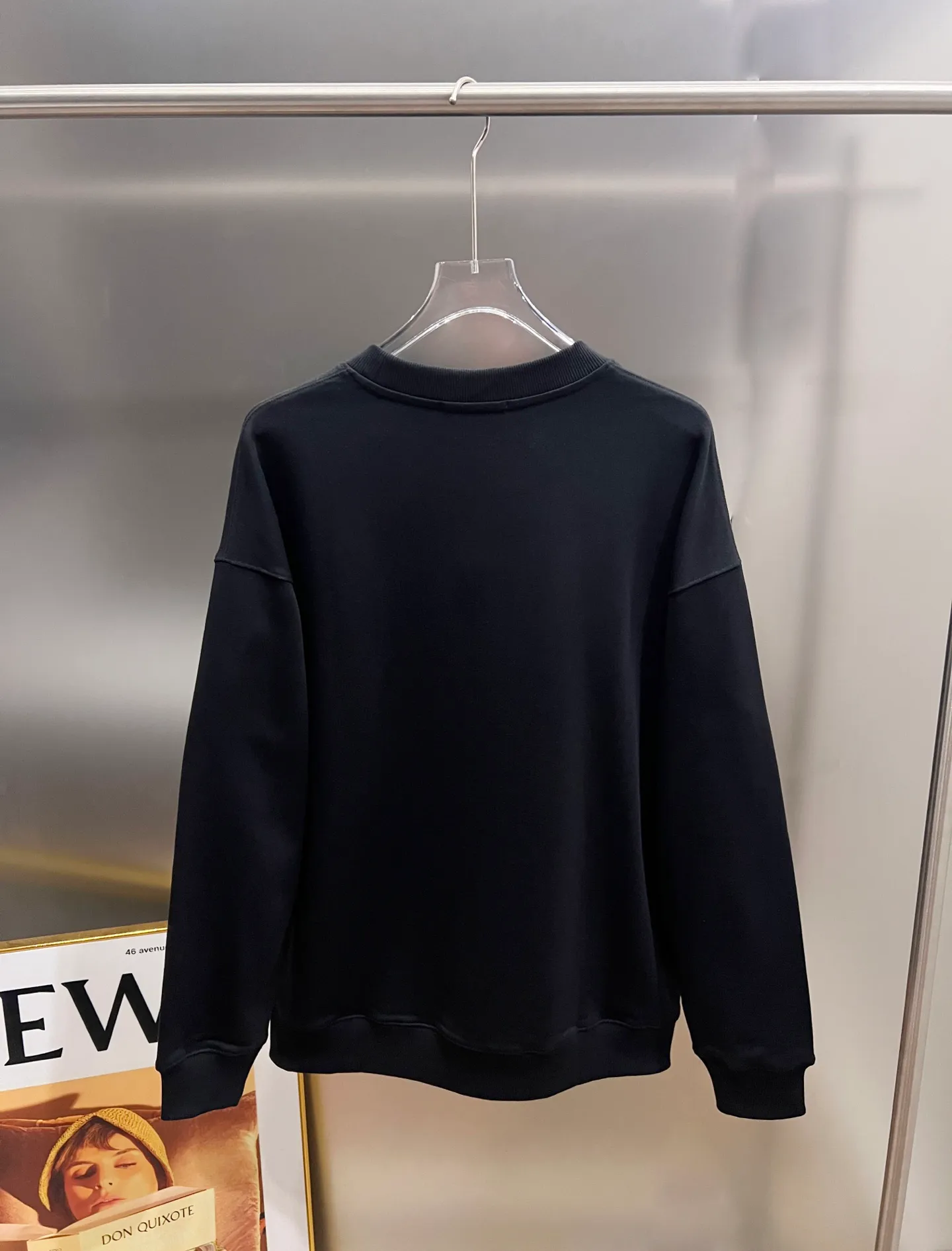 BAL Balenciaga 2026 Autumn and Winter New Arrival Round Neck Long Sleeve Sweater Classic Logo Hot Drilling Technology Same Style Loose Version for Men and Women S M L XL XXL Five Sizes Color: Black White